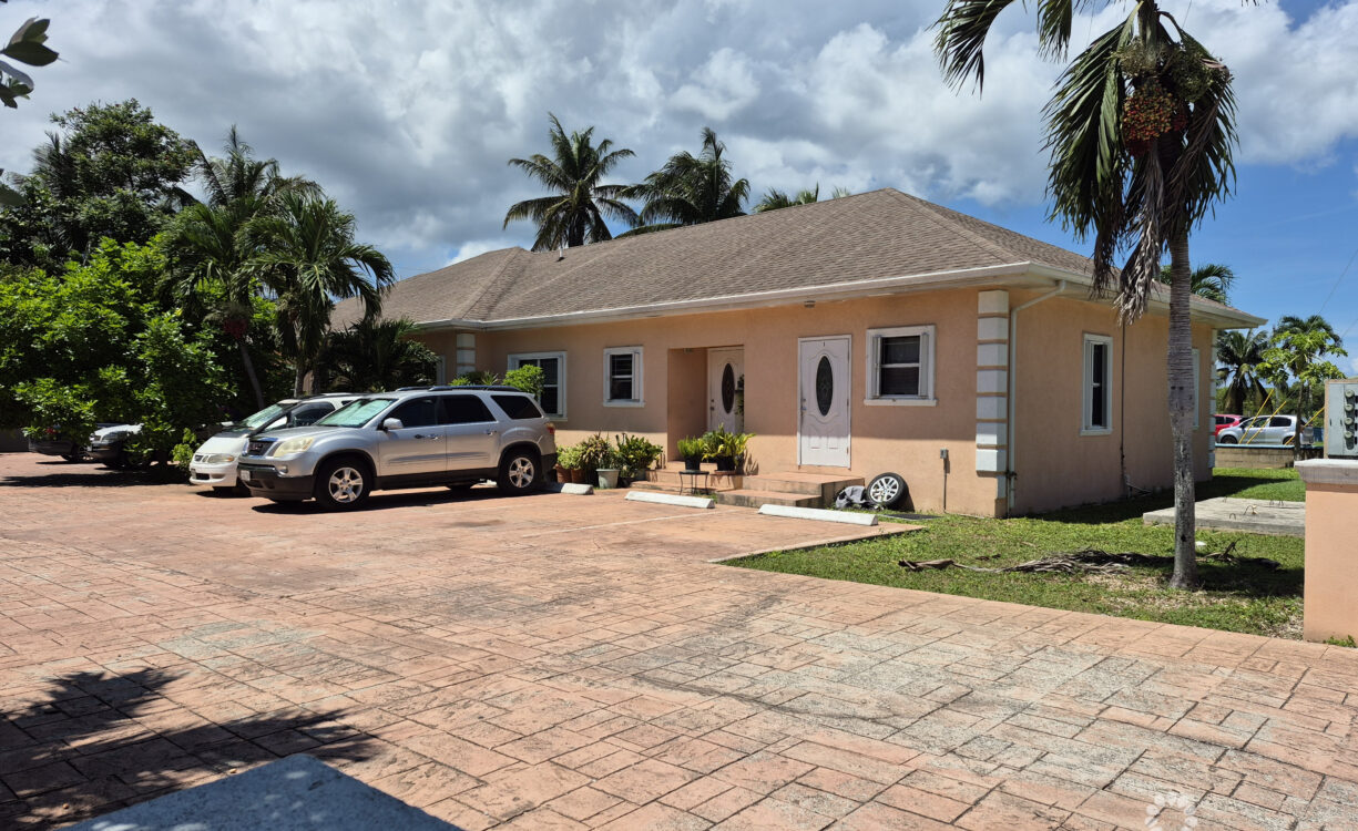 83 MOCKINGBIRD CRESCENT