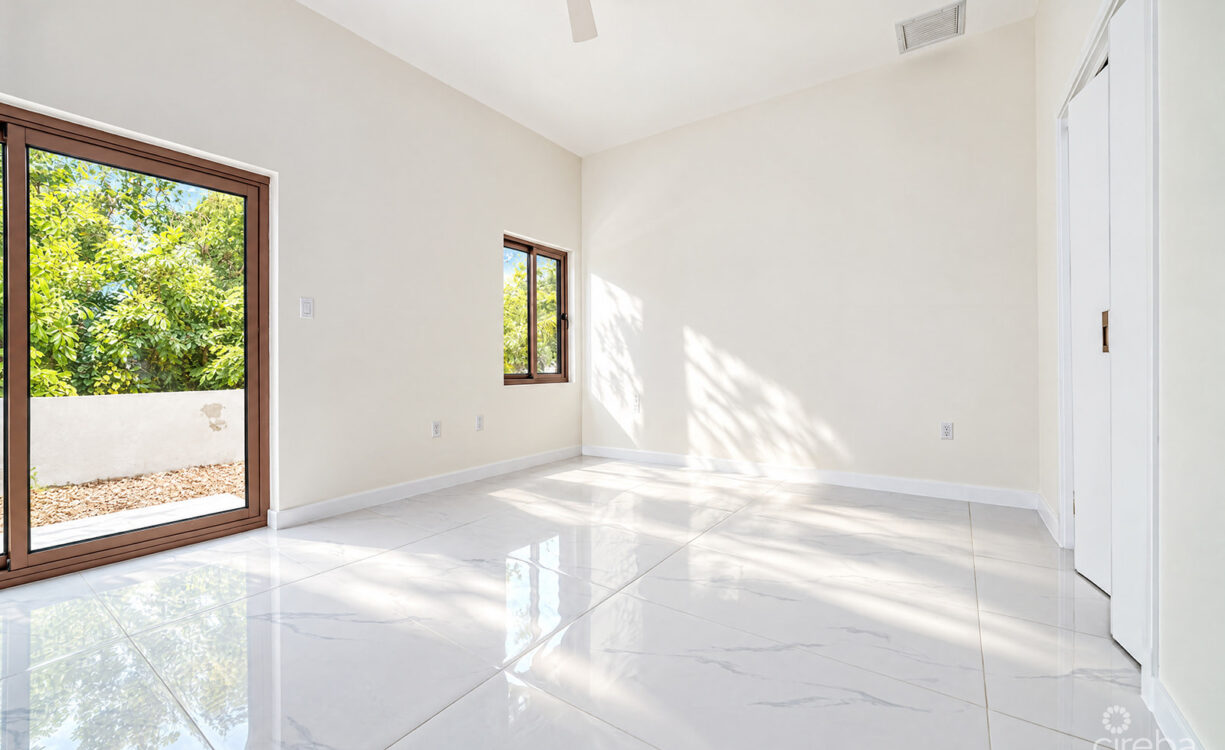 NORTH PALM HEIGHTS - END UNIT #7