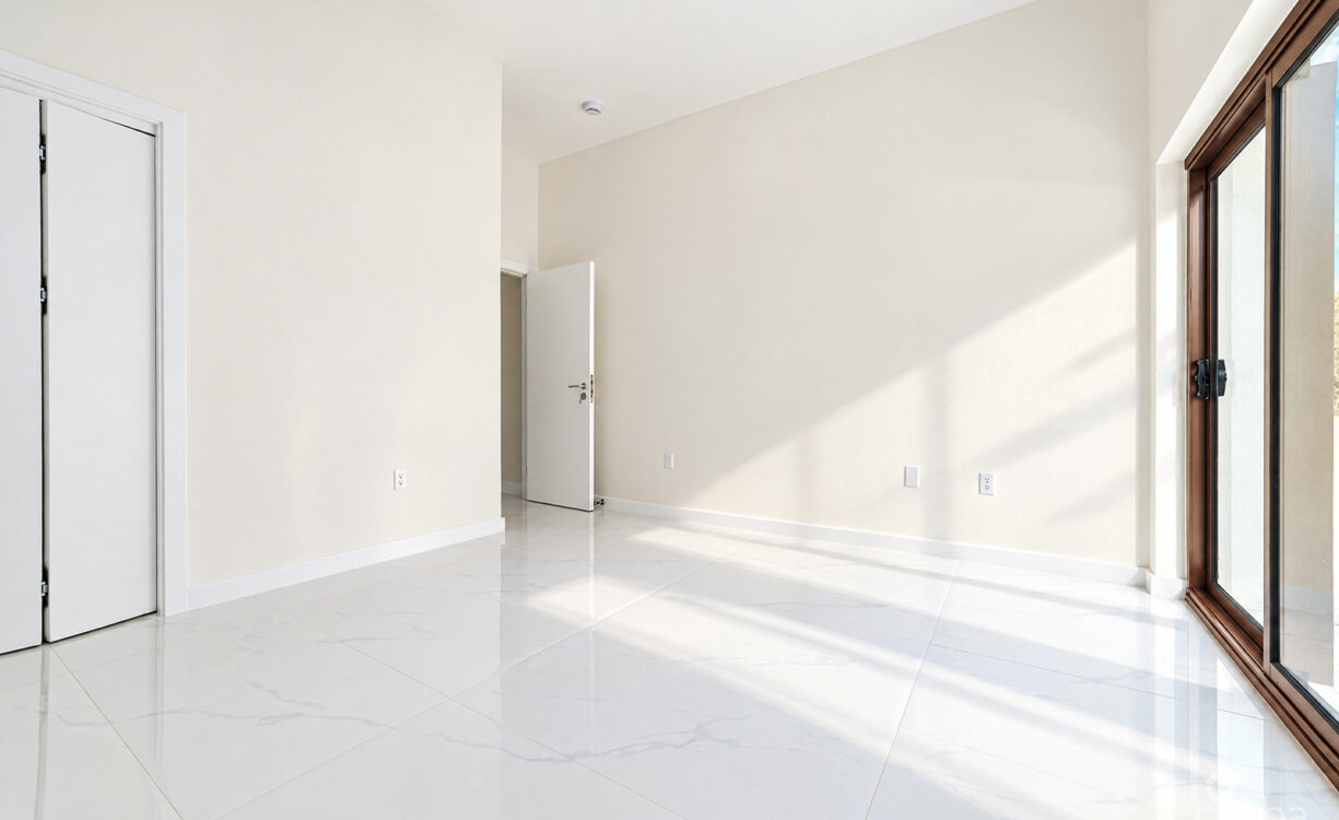 NORTH PALM HEIGHTS - END UNIT #7