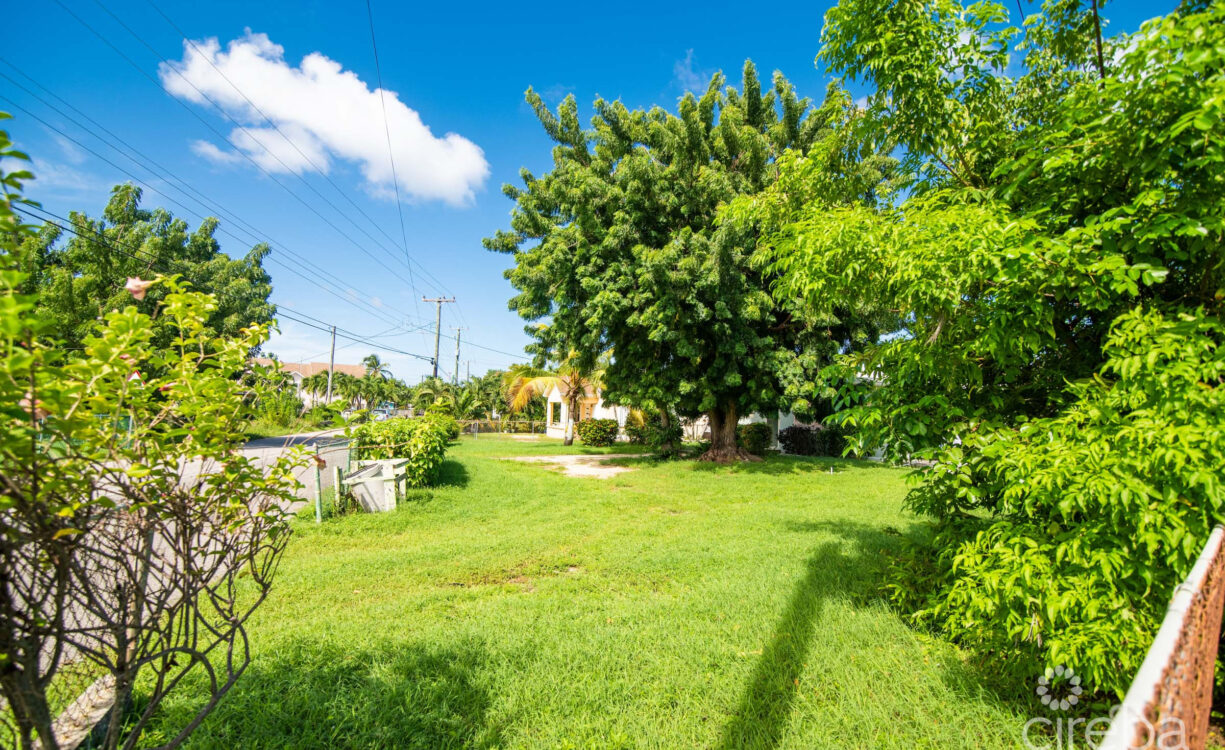 PRIME WEST BAY DEVELOPMENT OPPORTUNITY | 0.84 ACRES