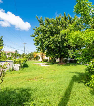 PRIME WEST BAY DEVELOPMENT OPPORTUNITY | 0.84 ACRES