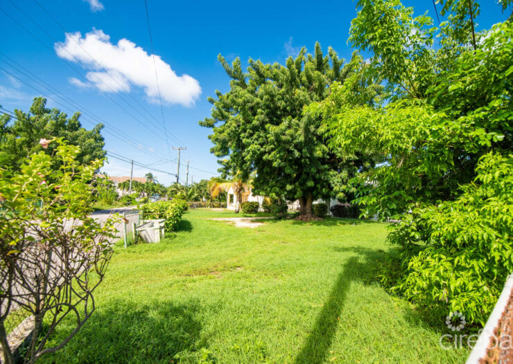 PRIME WEST BAY DEVELOPMENT OPPORTUNITY | 0.84 ACRES