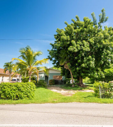 PRIME WEST BAY DEVELOPMENT OPPORTUNITY | 0.84 ACRES