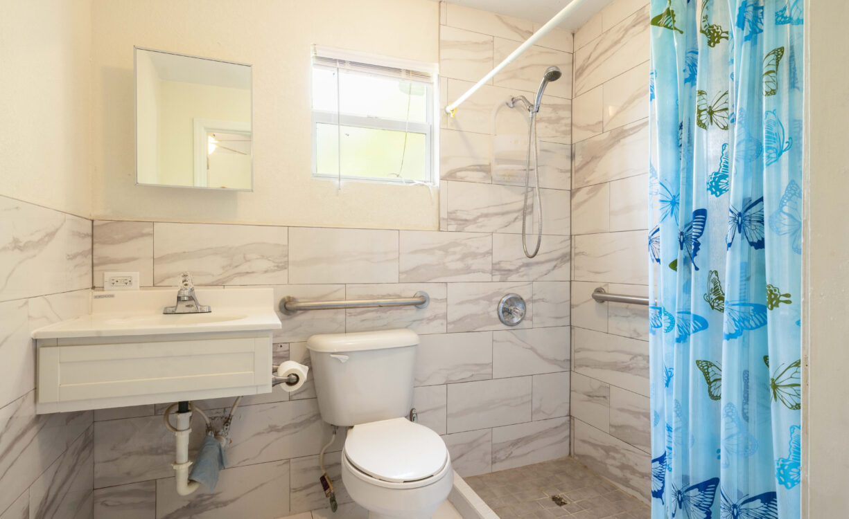 EAST END STAND ALONE HOME JOHN MCLEAN DR