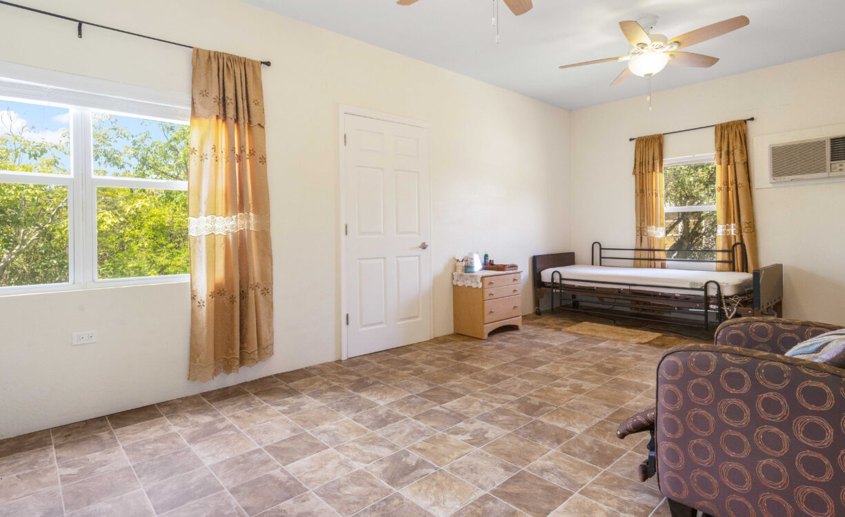 EAST END STAND ALONE HOME JOHN MCLEAN DR