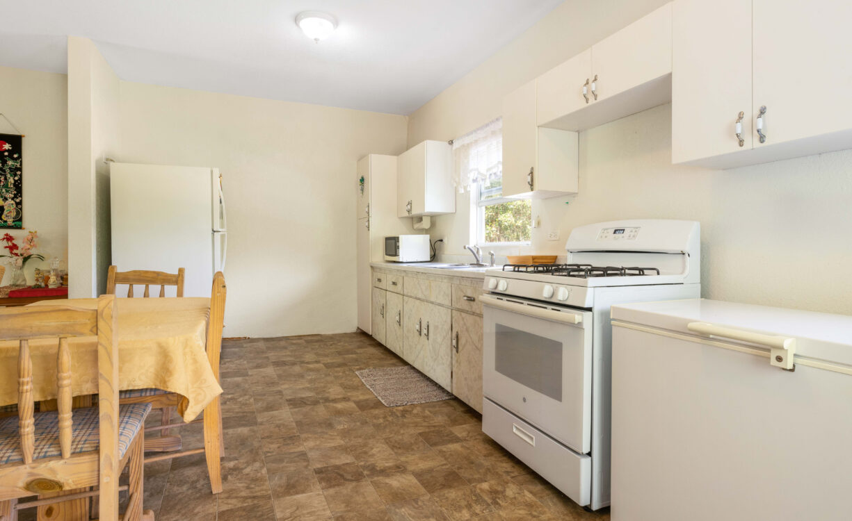 EAST END STAND ALONE HOME JOHN MCLEAN DR