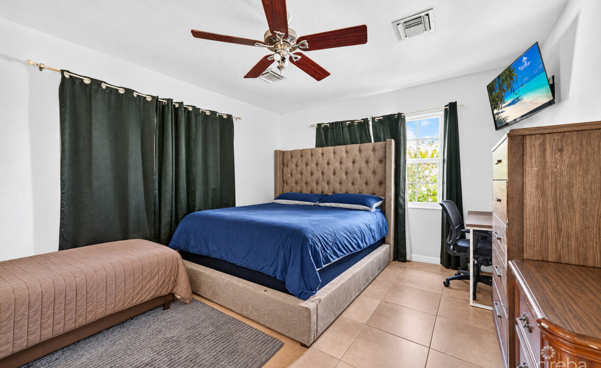 3 BEDROOM HOME ON DUPLEX LOT W/APPROVED PLANS FOR AN ADDITIONAL 4-BEDROOM HOME