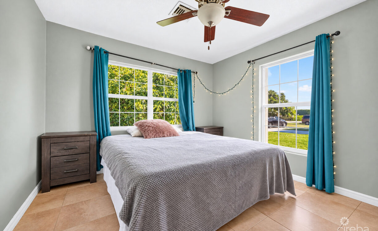 3 BEDROOM HOME ON DUPLEX LOT W/APPROVED PLANS FOR AN ADDITIONAL 4-BEDROOM HOME