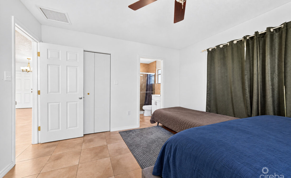 3 BEDROOM HOME ON DUPLEX LOT W/APPROVED PLANS FOR AN ADDITIONAL 4-BEDROOM HOME