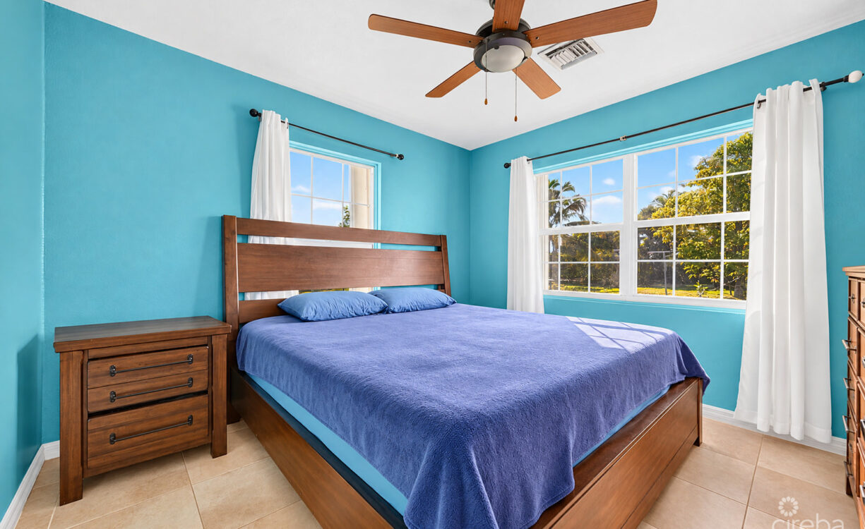 3 BEDROOM HOME ON DUPLEX LOT W/APPROVED PLANS FOR AN ADDITIONAL 4-BEDROOM HOME