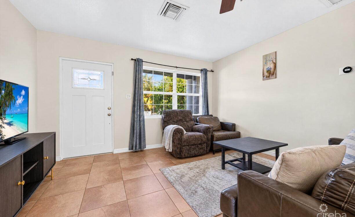 3 BEDROOM HOME ON DUPLEX LOT W/APPROVED PLANS FOR AN ADDITIONAL 4-BEDROOM HOME