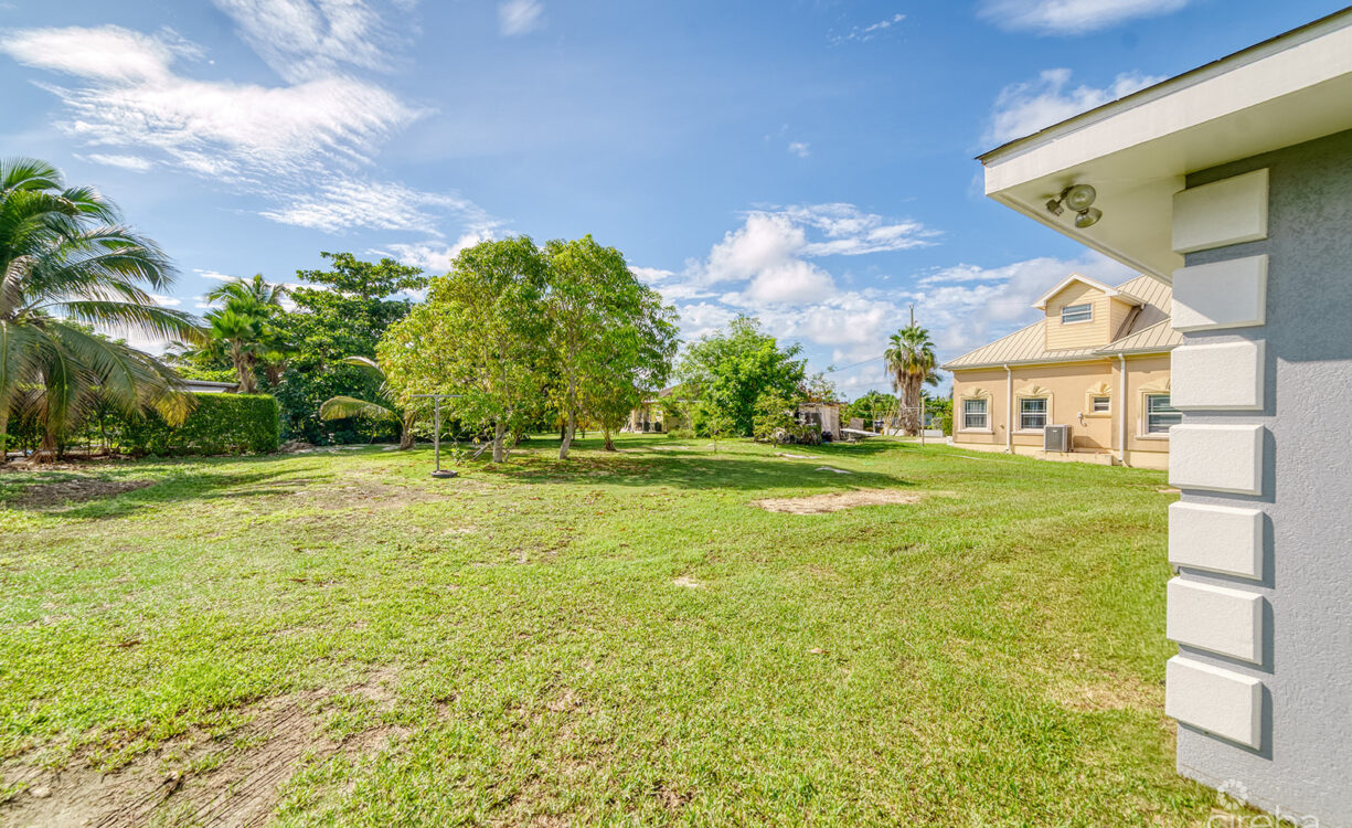 3 BEDROOM HOME ON DUPLEX LOT W/APPROVED PLANS FOR  ADDITIONAL 4-BEDROOM HOME