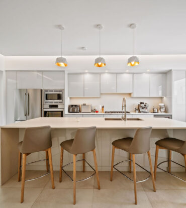 SOLARA #104 | LUXURY TOWNHOUSE IN CRYSTAL HARBOUR