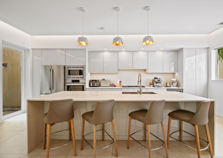SOLARA #104 | LUXURY TOWNHOUSE IN CRYSTAL HARBOUR