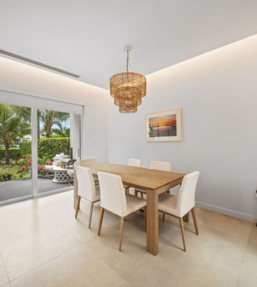 SOLARA #104 | LUXURY TOWNHOUSE IN CRYSTAL HARBOUR