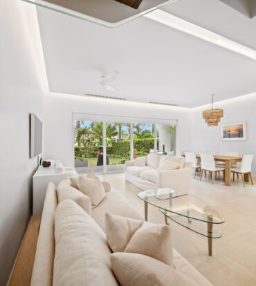 SOLARA #104 | LUXURY TOWNHOUSE IN CRYSTAL HARBOUR