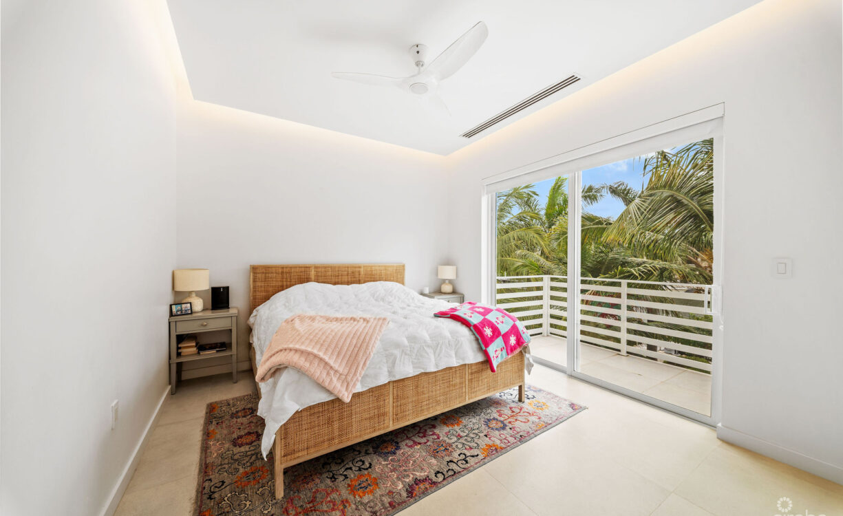 SOLARA #104 | LUXURY TOWNHOUSE IN CRYSTAL HARBOUR