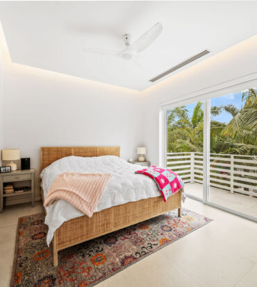 SOLARA #104 | LUXURY TOWNHOUSE IN CRYSTAL HARBOUR