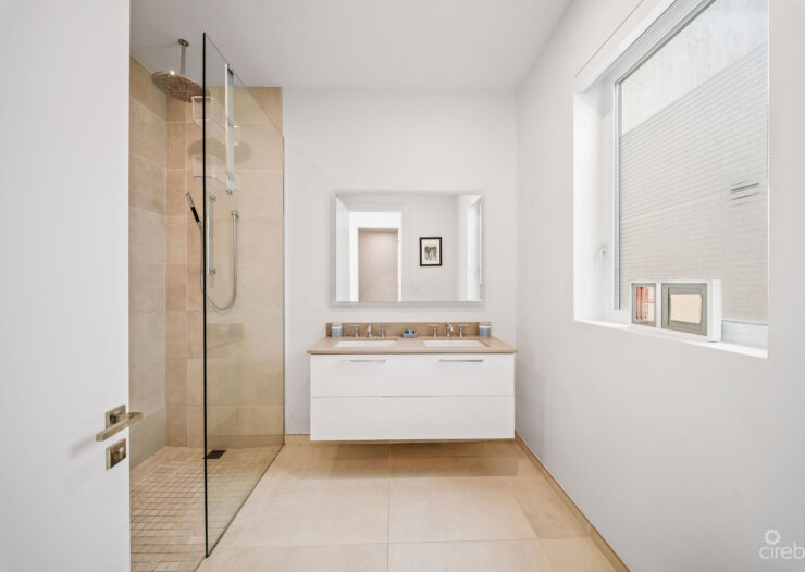 SOLARA #104 | LUXURY TOWNHOUSE IN CRYSTAL HARBOUR