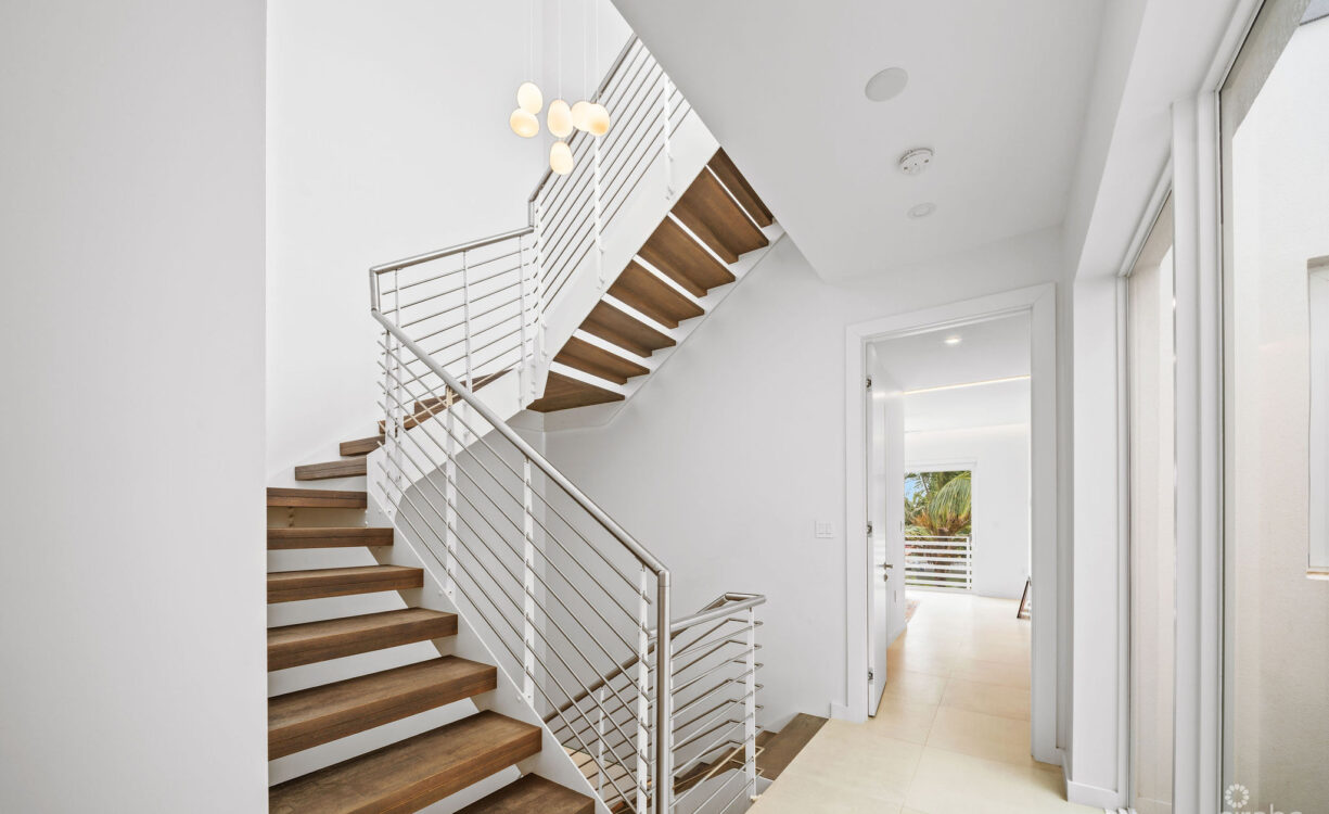 SOLARA #104 | LUXURY TOWNHOUSE IN CRYSTAL HARBOUR