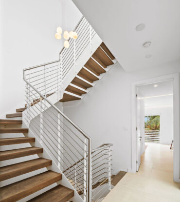 SOLARA #104 | LUXURY TOWNHOUSE IN CRYSTAL HARBOUR