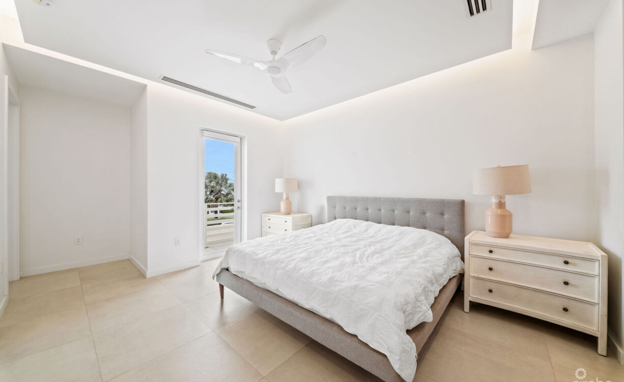 SOLARA #104 | LUXURY TOWNHOUSE IN CRYSTAL HARBOUR