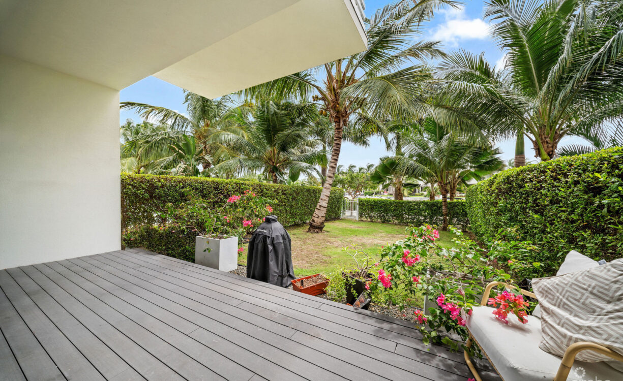 SOLARA #104 | LUXURY TOWNHOUSE IN CRYSTAL HARBOUR