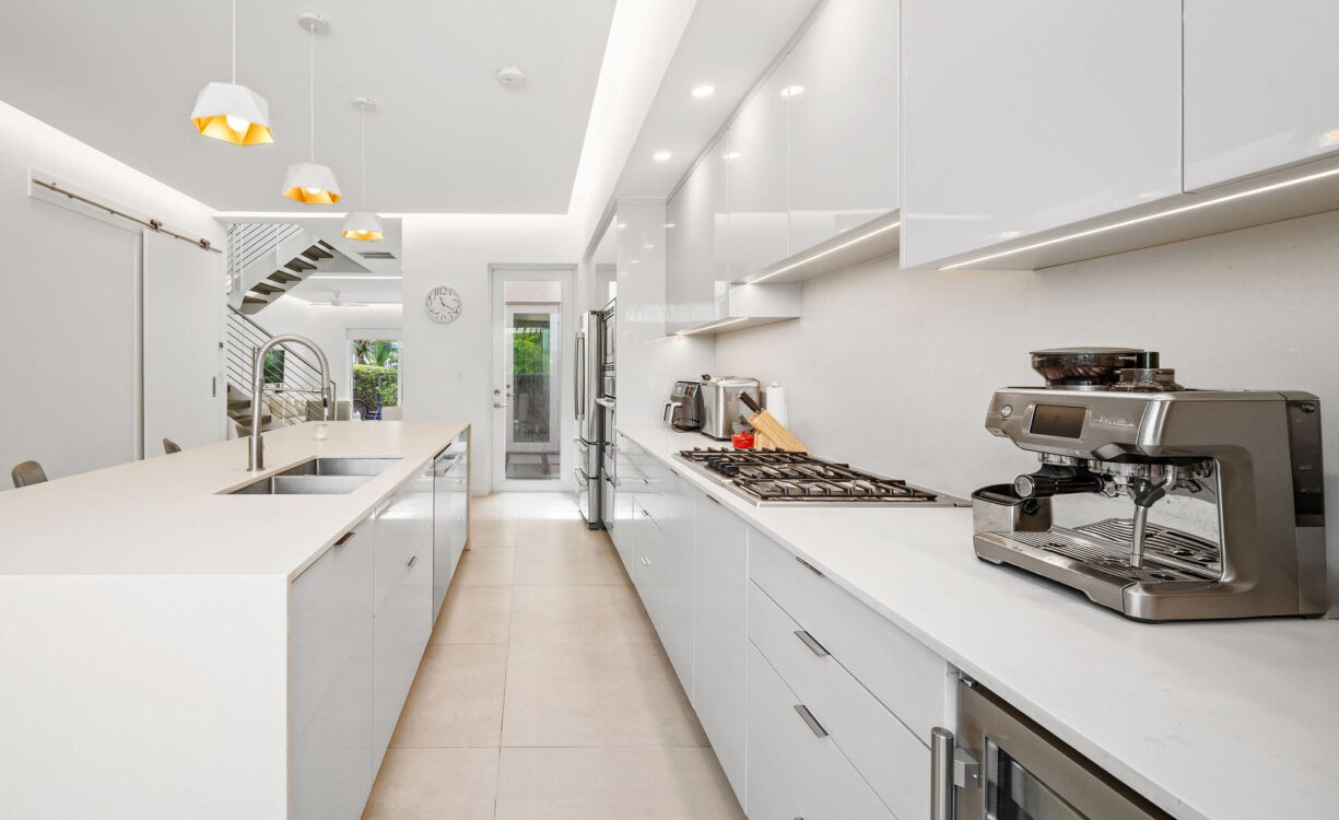 SOLARA #104 | LUXURY TOWNHOUSE IN CRYSTAL HARBOUR