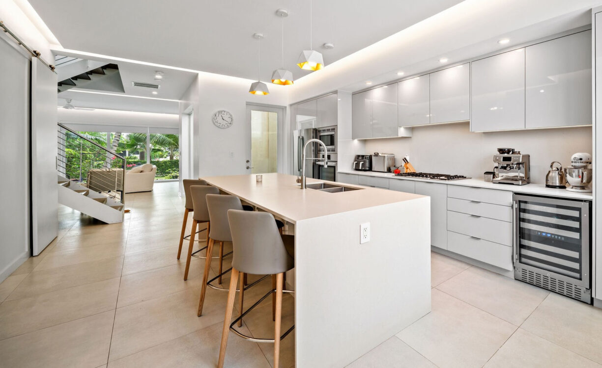 SOLARA #104 | LUXURY TOWNHOUSE IN CRYSTAL HARBOUR