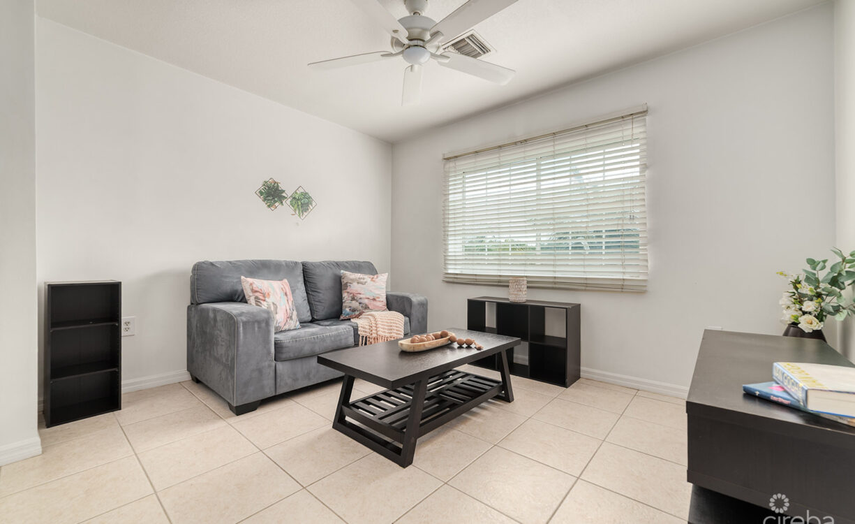 LAKESIDE 1 BED / 1 BATH NEAR CAMANA BAY