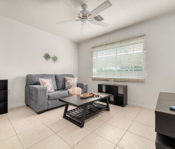 LAKESIDE 1 BED / 1 BATH NEAR CAMANA BAY