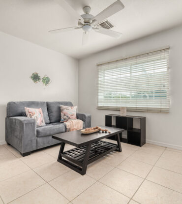 LAKESIDE 1 BED / 1 BATH NEAR CAMANA BAY