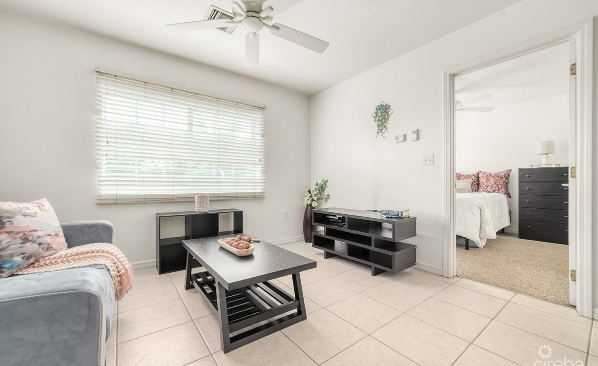 LAKESIDE 1 BED / 1 BATH NEAR CAMANA BAY
