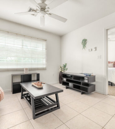 LAKESIDE 1 BED / 1 BATH NEAR CAMANA BAY