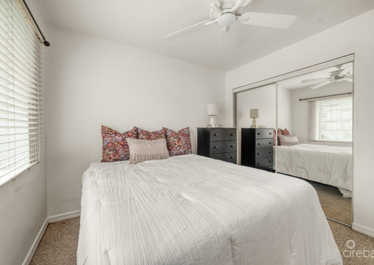 LAKESIDE 1 BED / 1 BATH NEAR CAMANA BAY