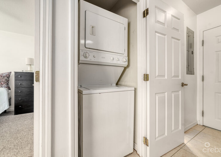 LAKESIDE 1 BED / 1 BATH NEAR CAMANA BAY