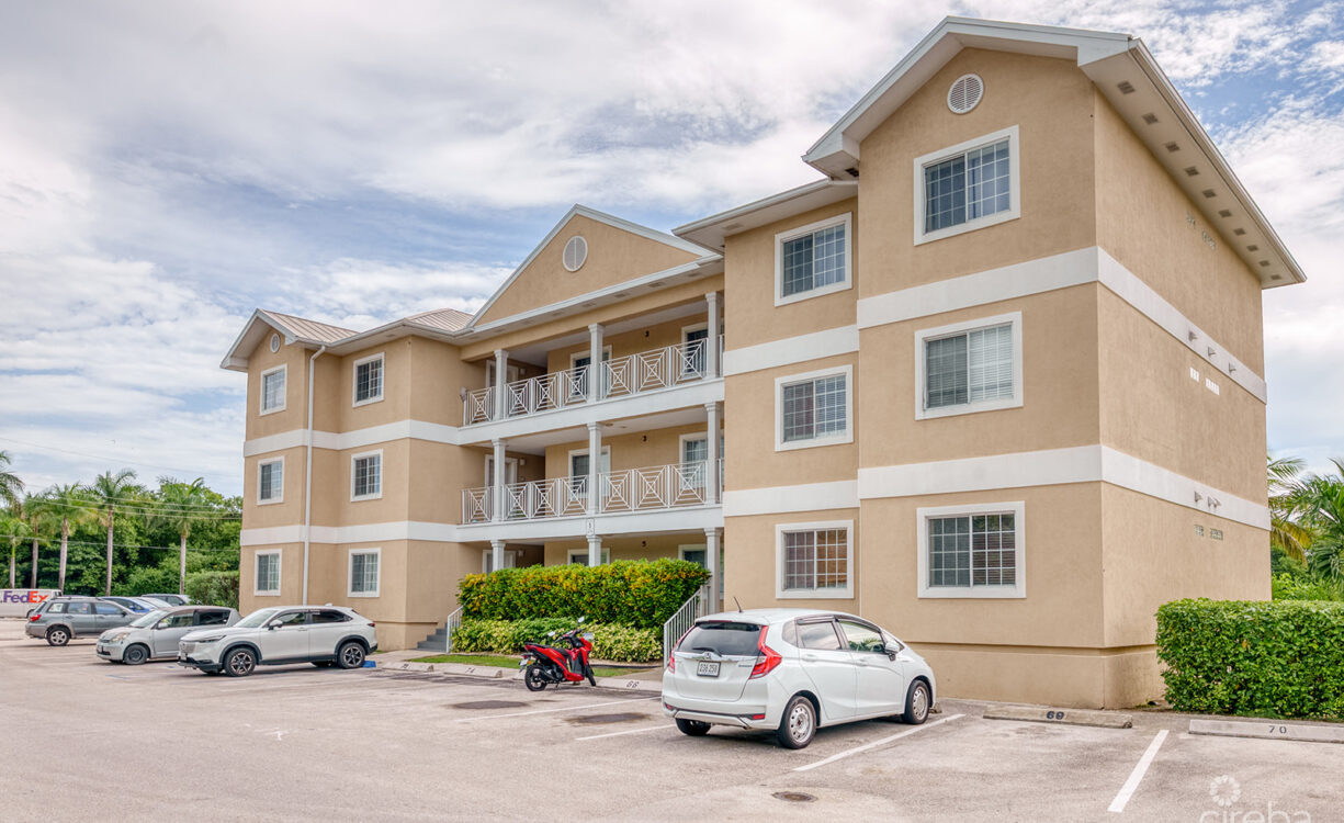 LAKESIDE 1 BED / 1 BATH NEAR CAMANA BAY
