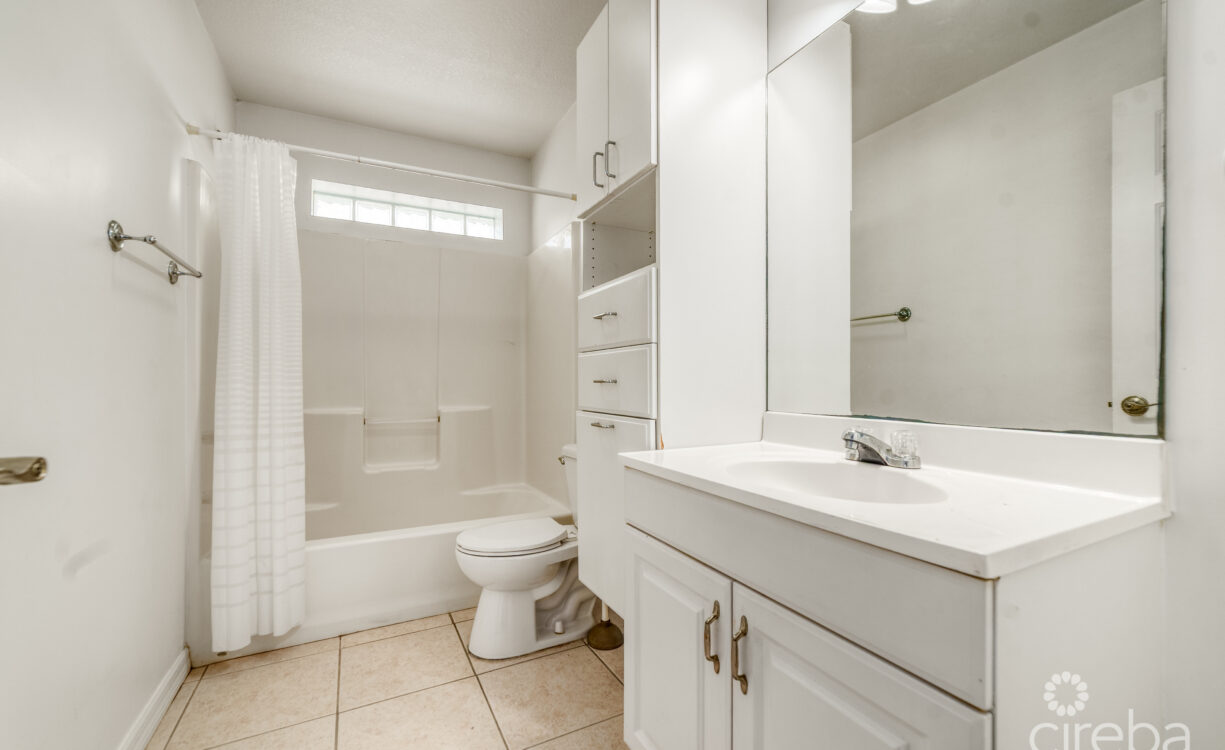 LAKESIDE 1 BED / 1 BATH NEAR CAMANA BAY
