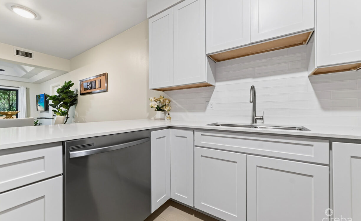 COMPLETE RENOVATED LANTERN POINT 2 BED/2 BATH