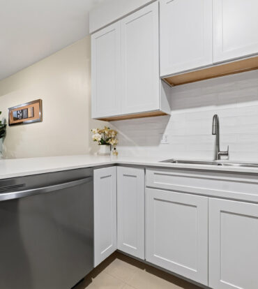 COMPLETE RENOVATED LANTERN POINT 2 BED/2 BATH