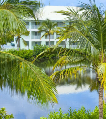 LAKESIDE PENTHOUSE 2 BED