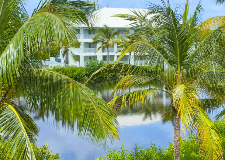 LAKESIDE PENTHOUSE 2 BED