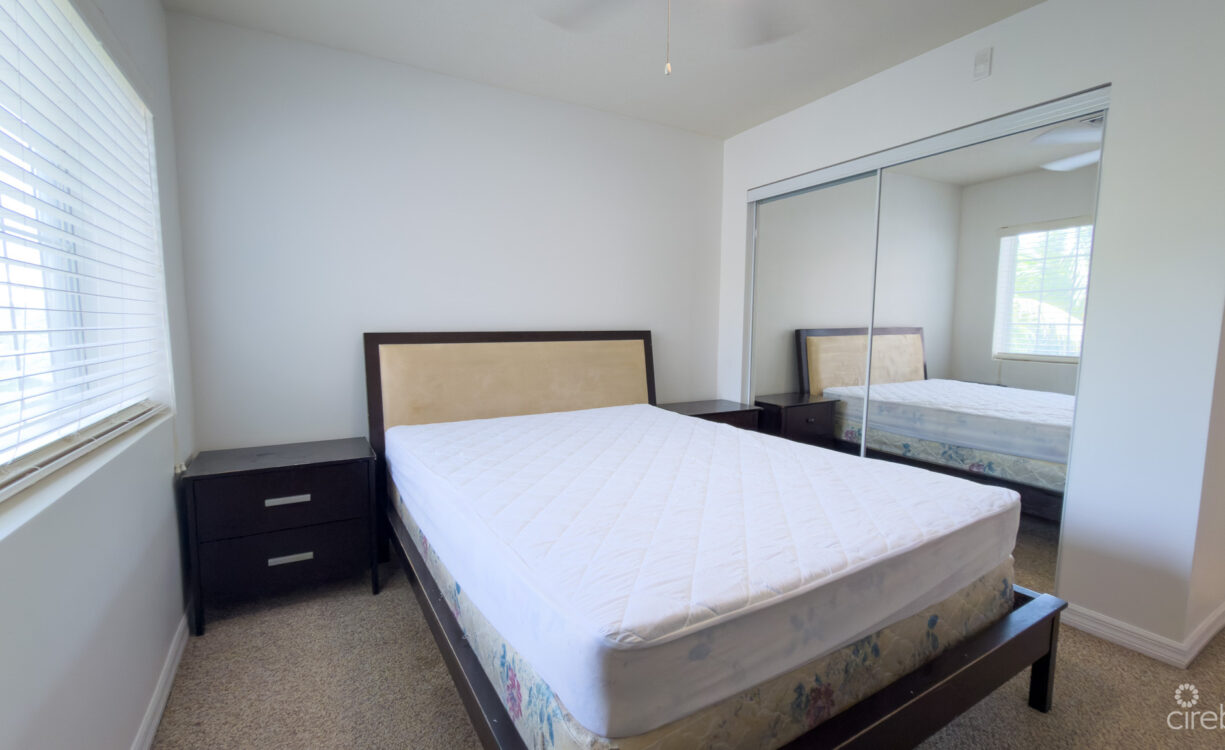 LAKESIDE PENTHOUSE 2 BED