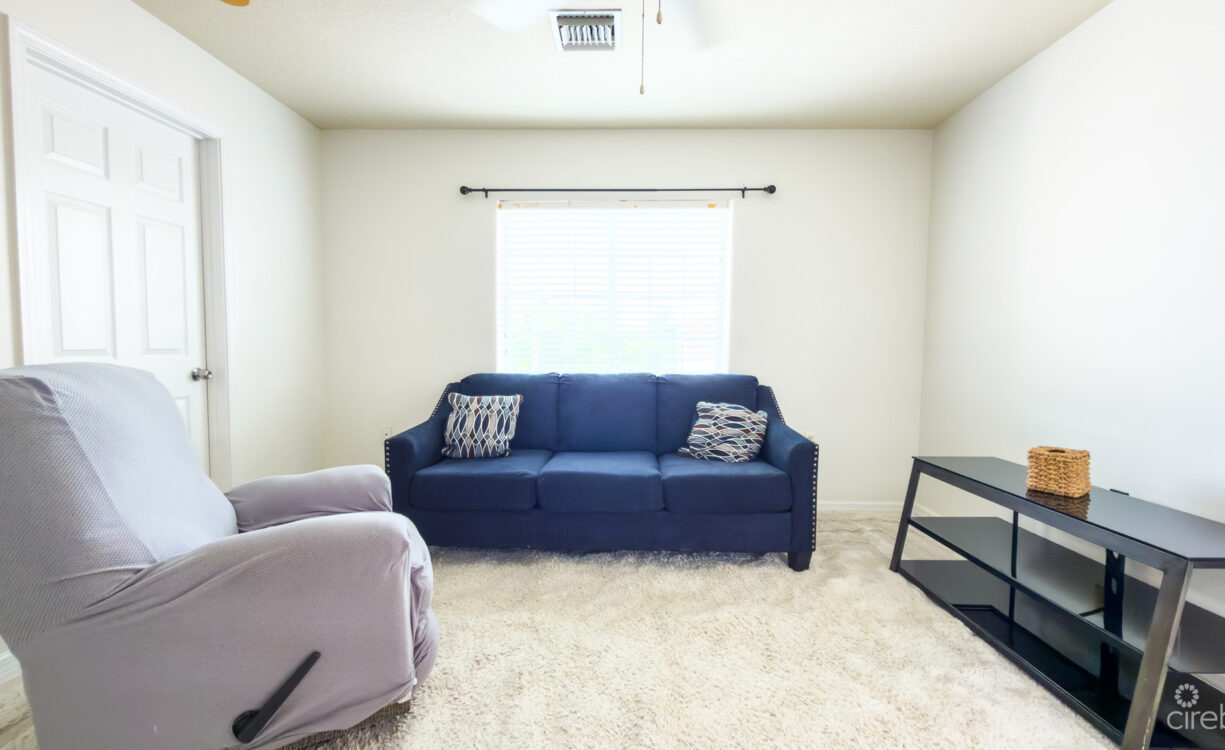 LAKESIDE PENTHOUSE 2 BED