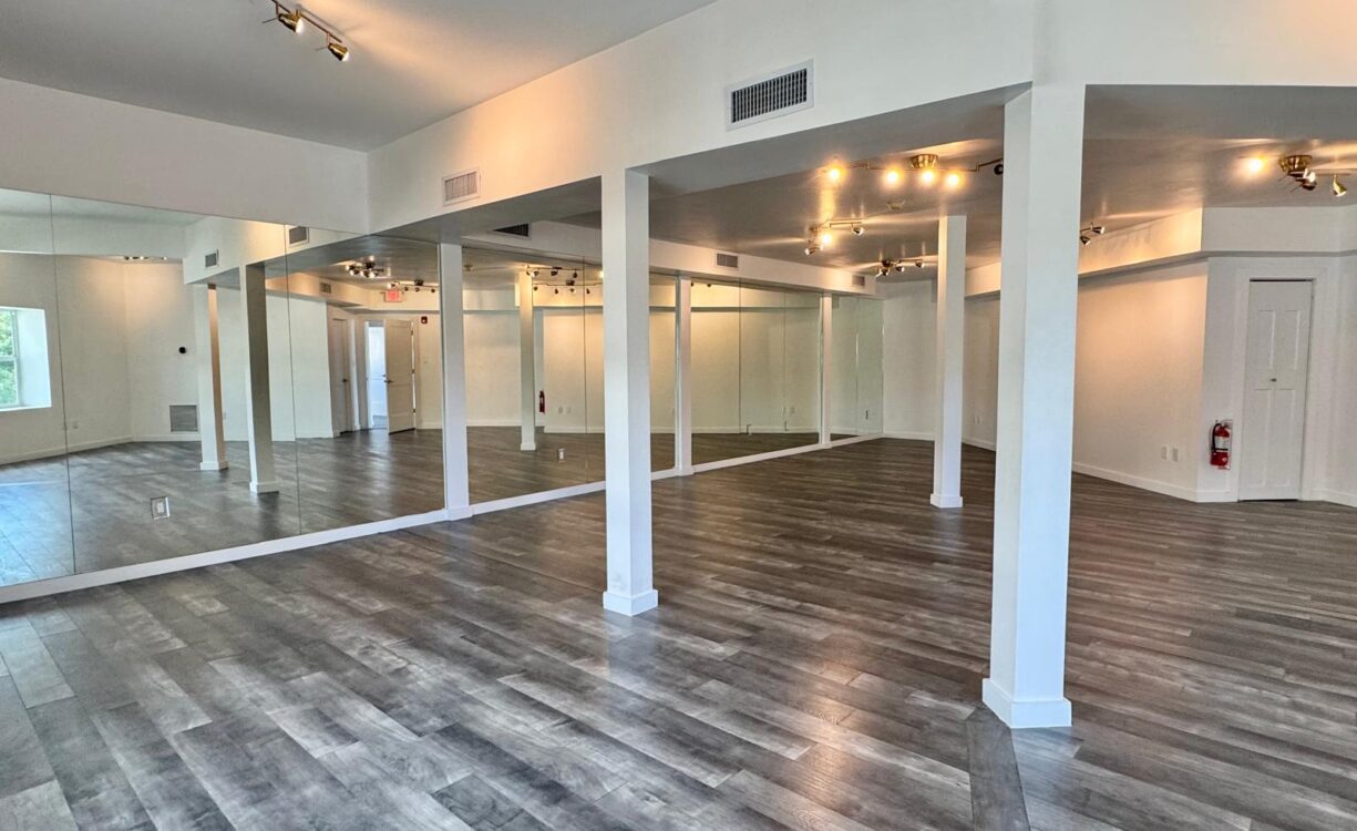 THE STRAND 24, SEVEN MILE BEACH COMMERCIAL SPACE