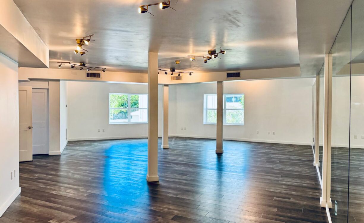 THE STRAND 24, SEVEN MILE BEACH COMMERCIAL SPACE