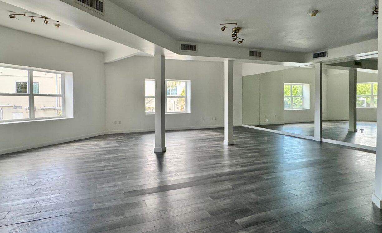 THE STRAND 24, SEVEN MILE BEACH COMMERCIAL SPACE