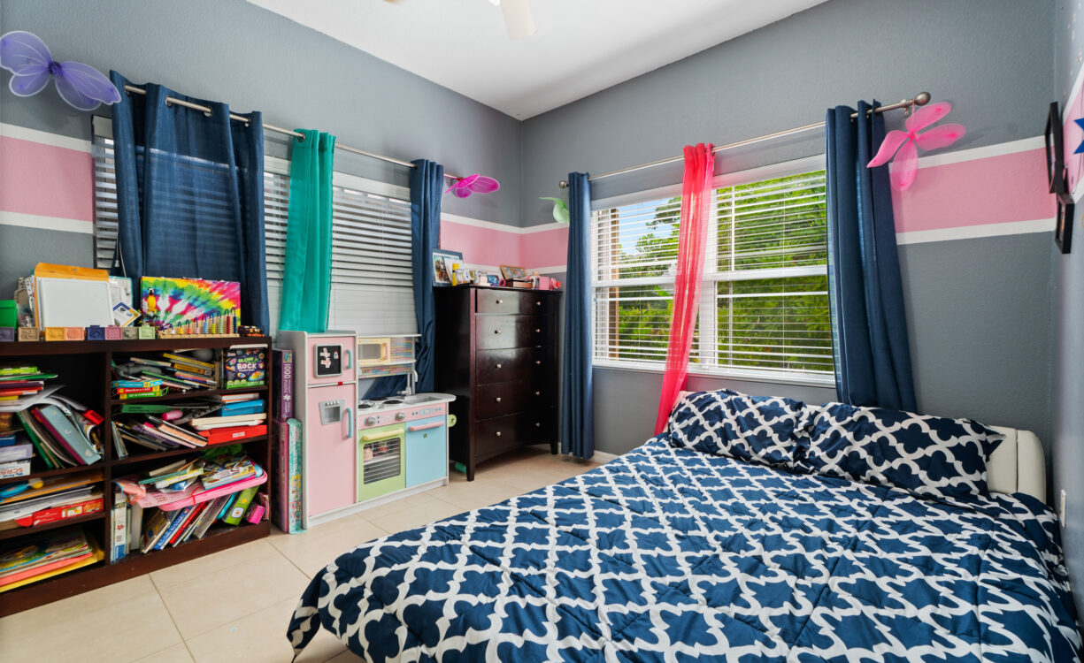 PINEAPPLE WAY 19, BODDEN TOWN HOME