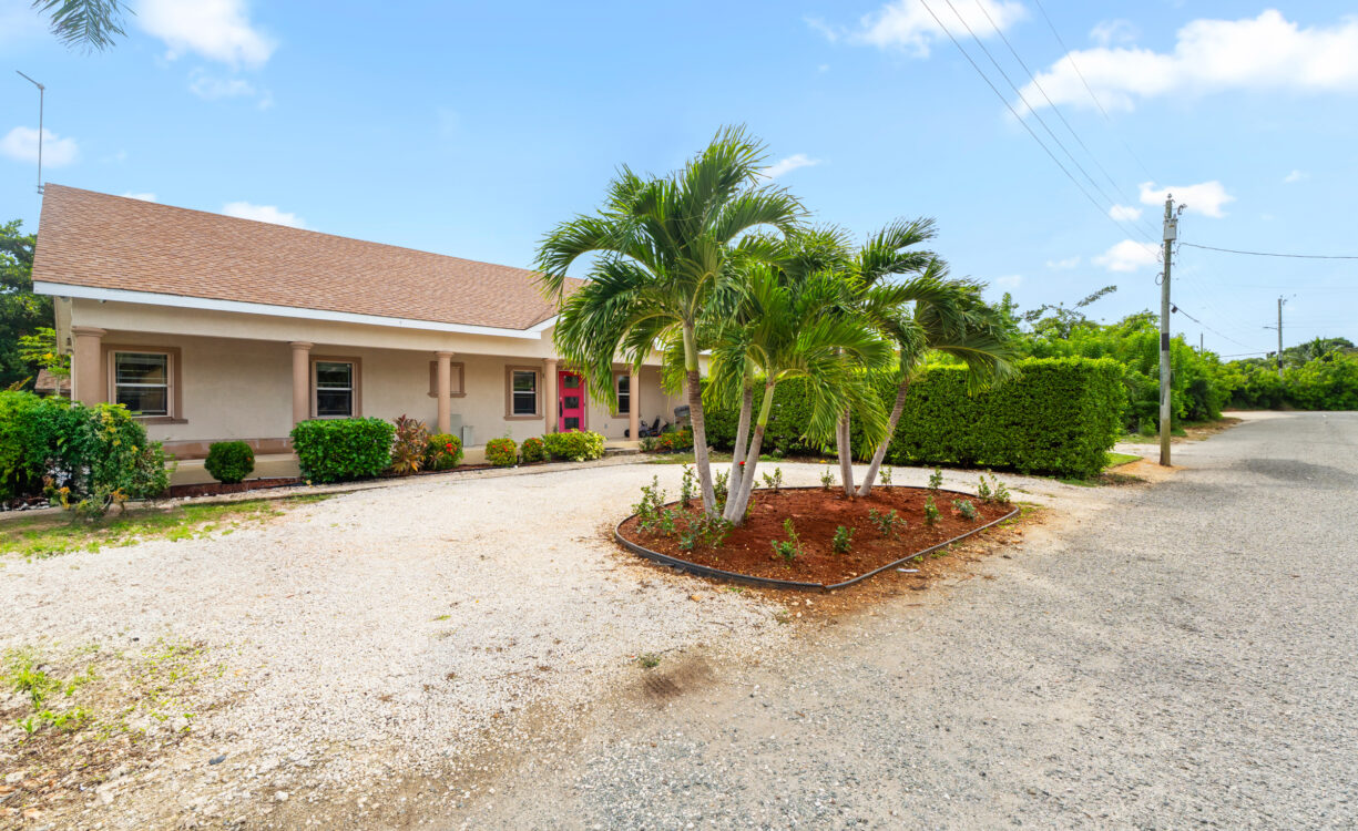 PINEAPPLE WAY 19, BODDEN TOWN HOME