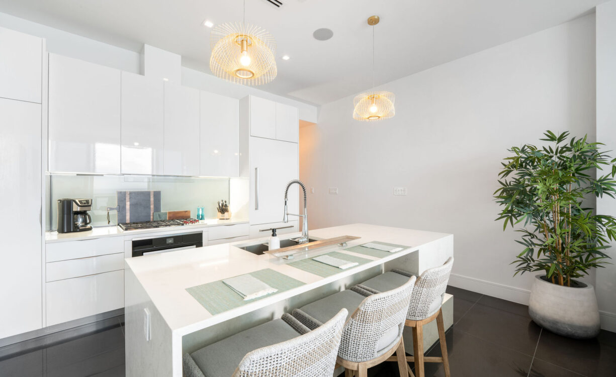 FIN 27, OCEANFRONT CONDO